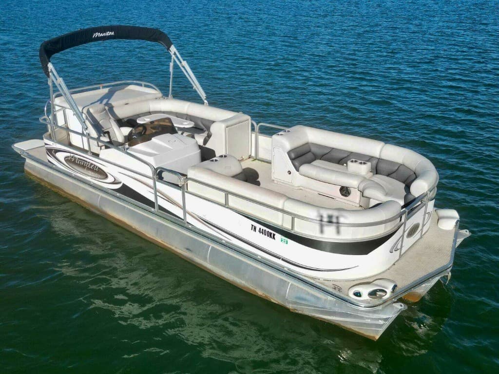 24 foot tritoon ready for a Lake Hartwell rental day
