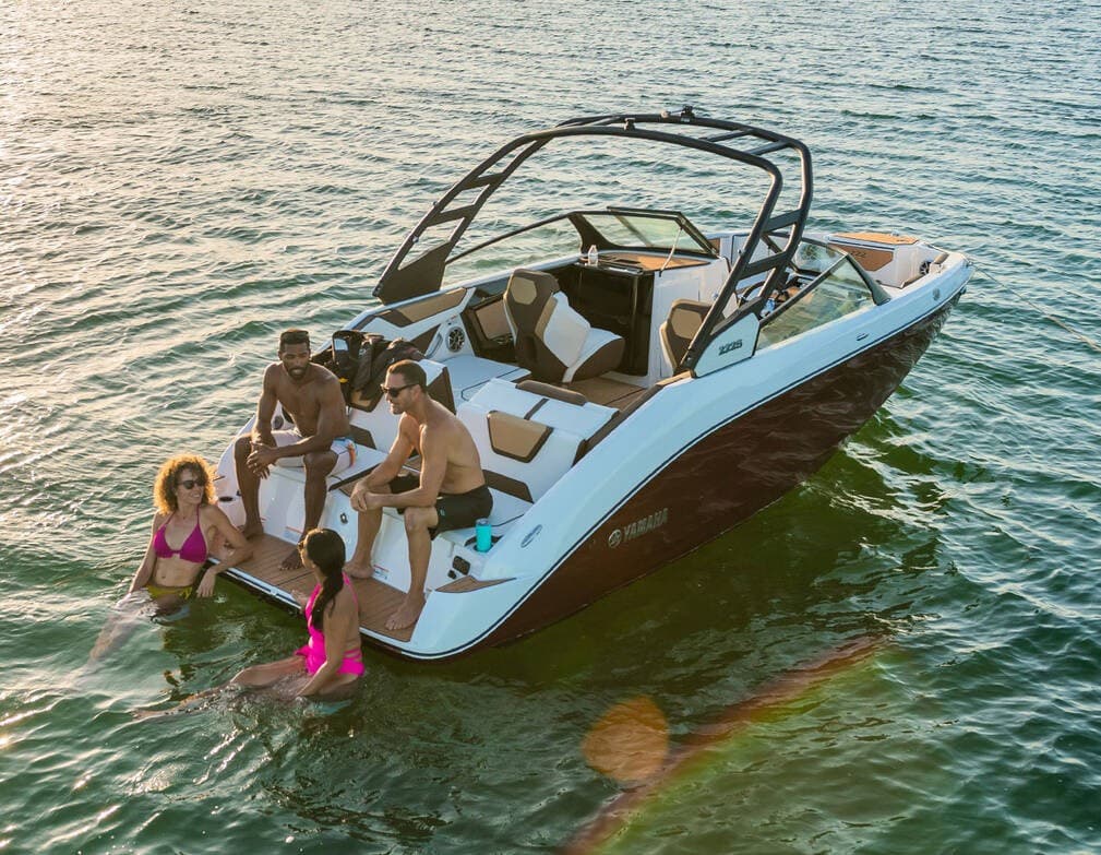 22' Yamaha Wake Boat